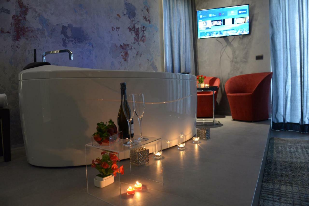 Suite28 Brindisi Bagian luar foto