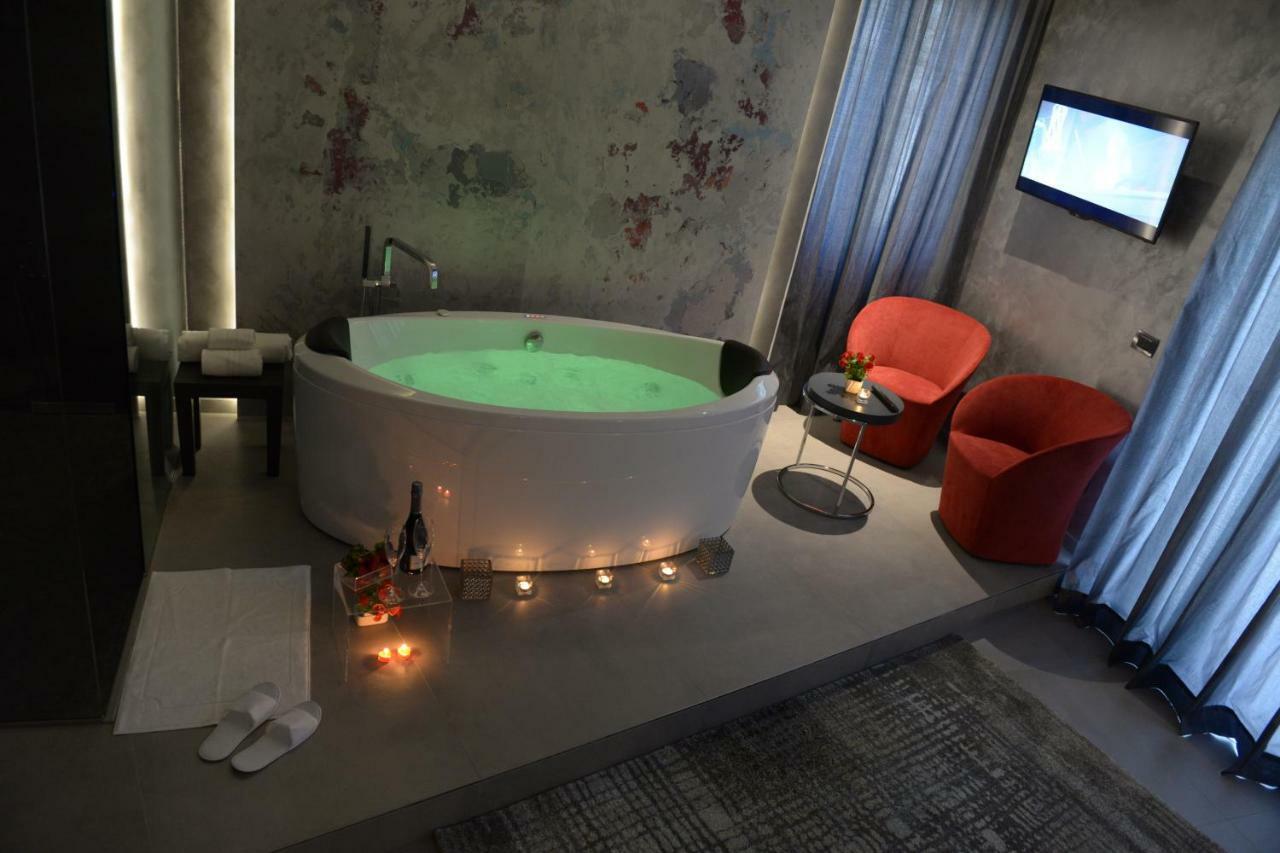 Suite28 Brindisi Bagian luar foto