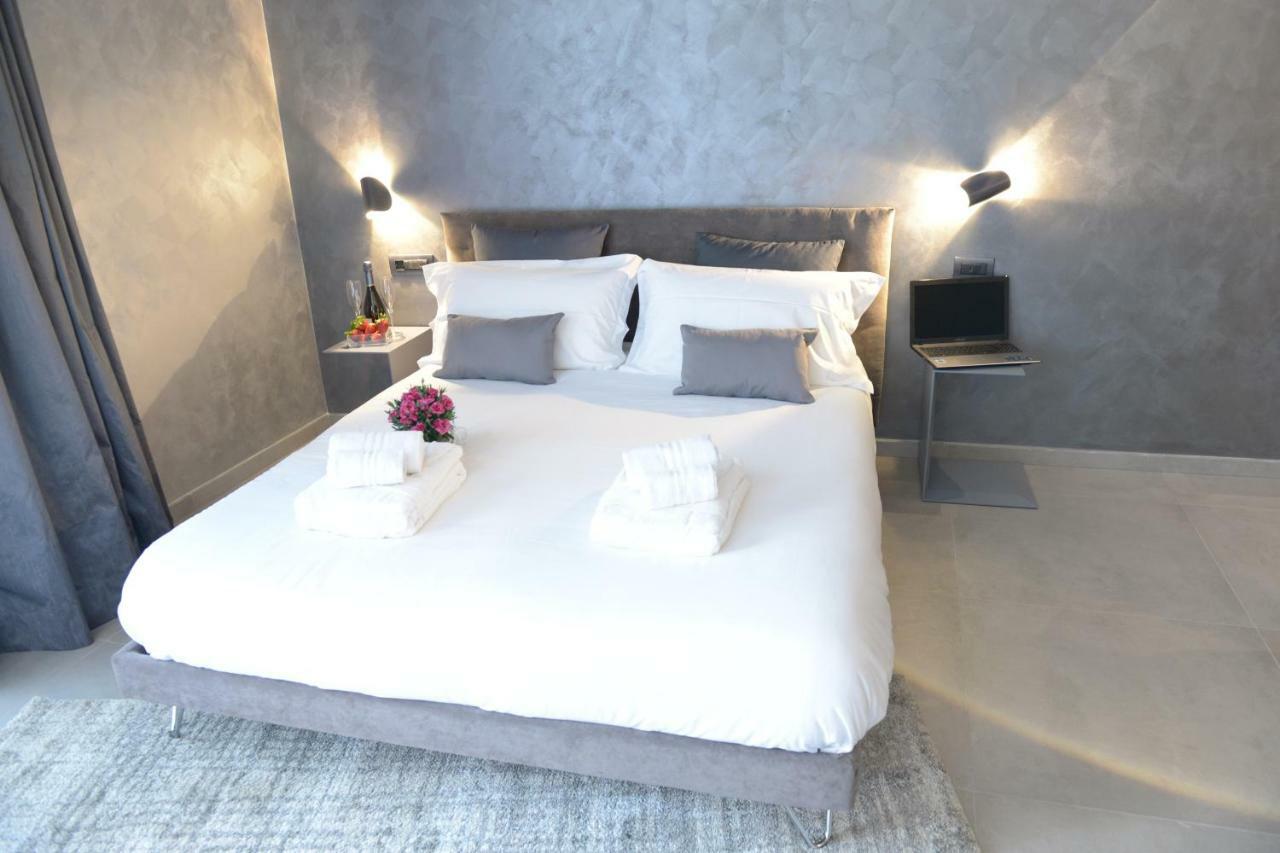 Suite28 Brindisi Bagian luar foto