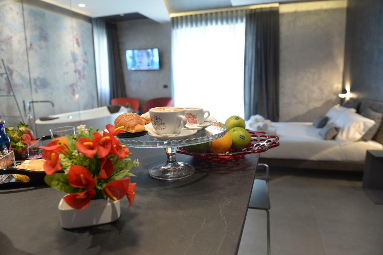 Suite28 Brindisi Bagian luar foto